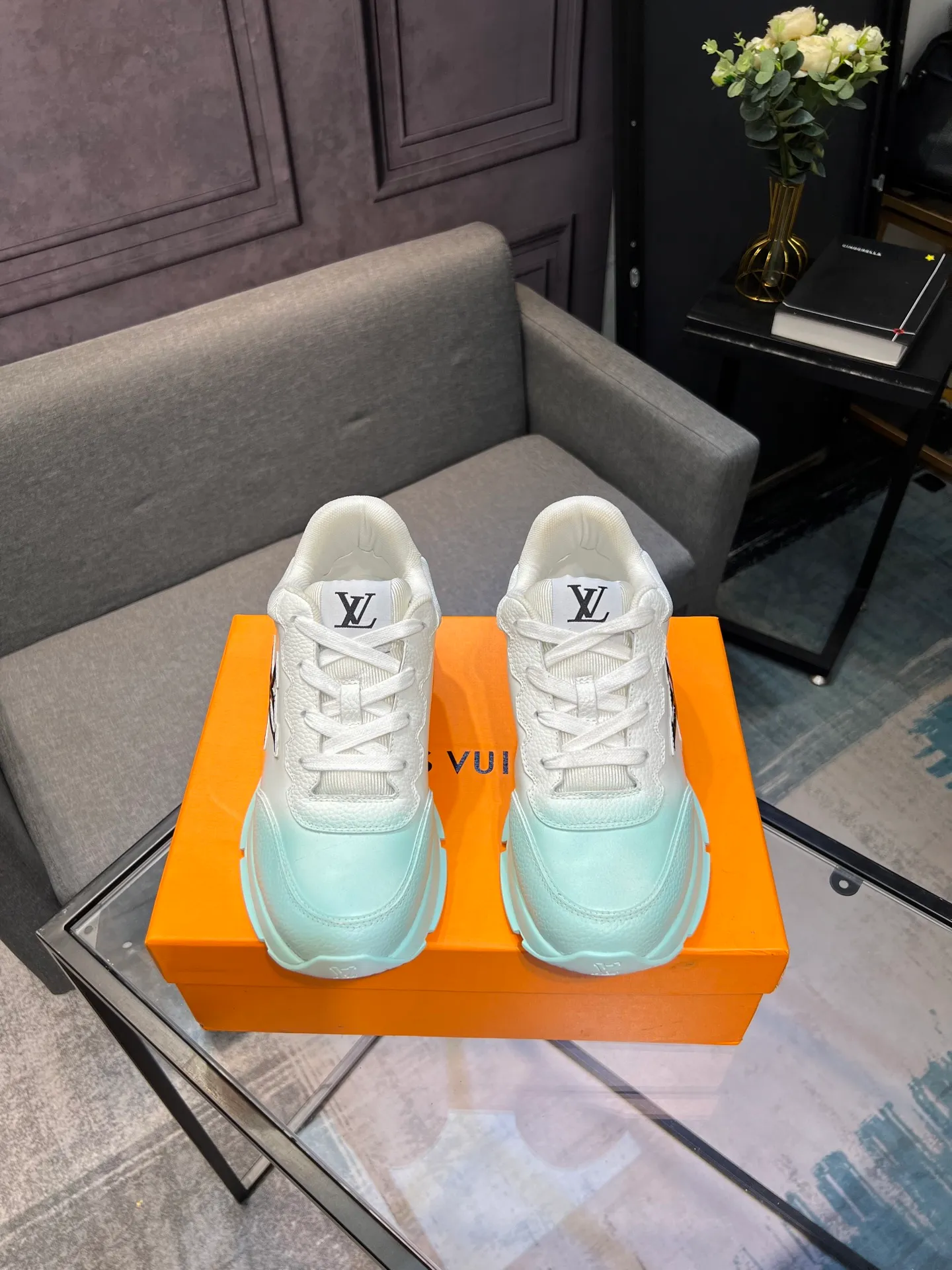 Men's shoes 💰760 LV | Louis Vuitton 2025𝐬𝐬 Spring and summer new styles, couples' models, men's models come out first. The counter focuses on the latest casual shoes. Hard goods are new🆕 ❥Purchase level! Full of high-end feel! A popular model among bloggers at home and abroad, it’s retro and fashionable and looks amazing on your feet! Wear a lot of happiness! Mainly recommended model on the official website★ ▪️Upper: Original custom-made imported calfskin fabric ▪️Inner lining: breathable gauze imported from Italy ▪️Outsole: rubber foam ➕tpu high-end outsole ▪️Shoe size: 36-44 (customized for 45 and 46)